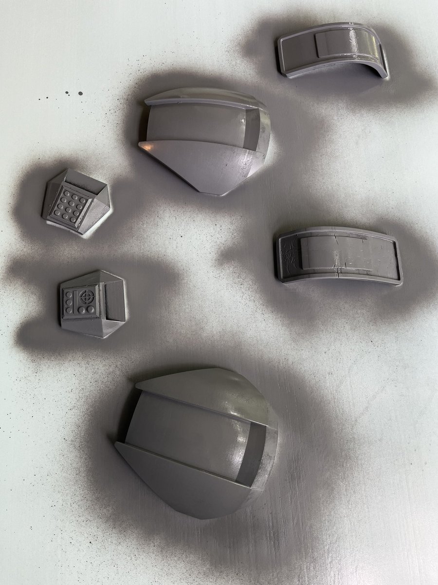 SpecterCosplay's tweet photo. Slow progression but my custom Mando is about 45-50% done. Need to work on the lower section, electrical and leatherwork. https://t.co/EGpRI7LrCk