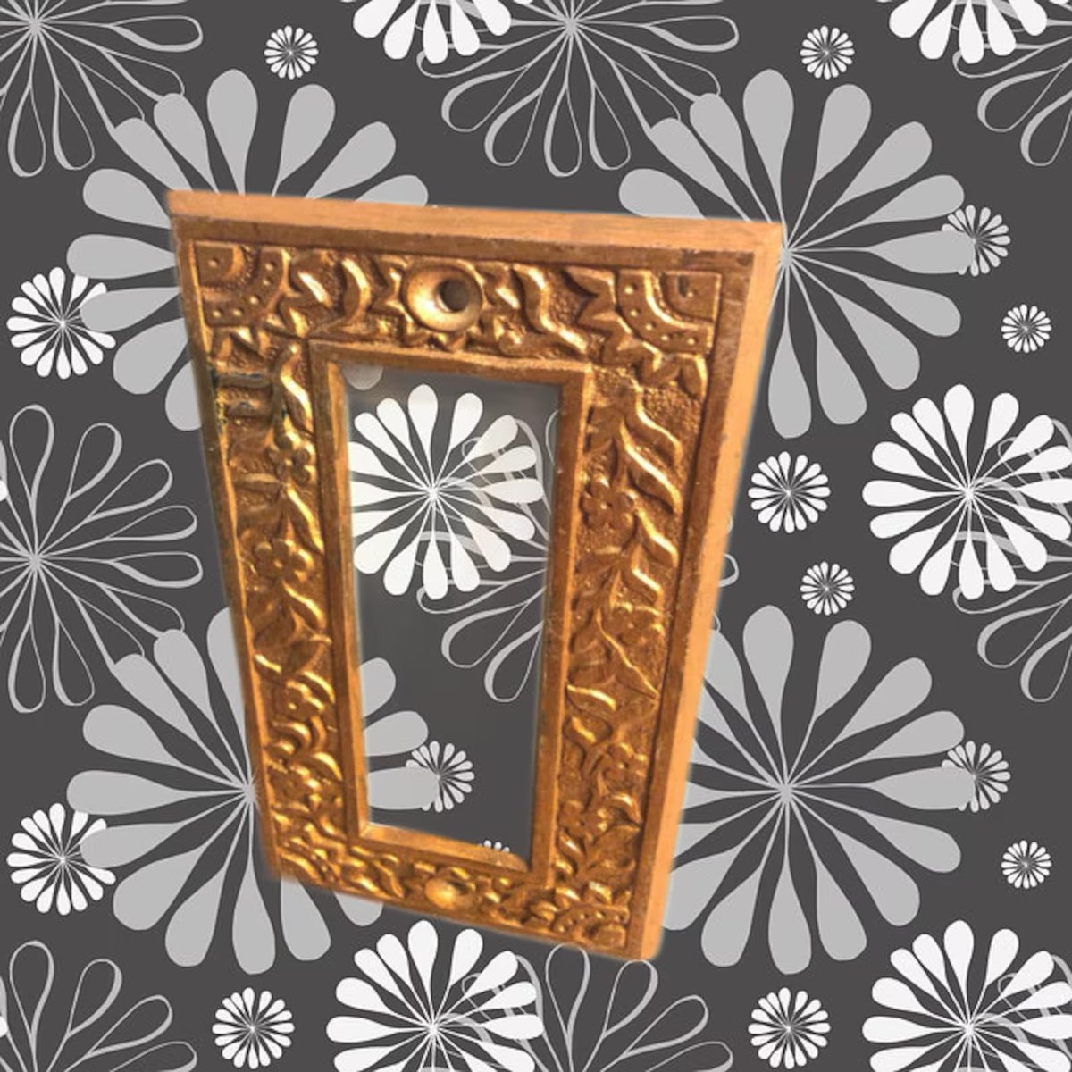GothicGlass's tweet photo. CA$40.00
Vintage #brassswitchplates #victorianhome #singlelightplate #lightswitch #Hollywoodregency #ornatelighting #switchplate #gothicdecor #interiordesign 
GothicGlassStudio #etsy #etsycanada #etsyvintage #movieprops #setdesigner https://t.co/XdTPC8NfvZ https://t.co/g0HjpBinO2
