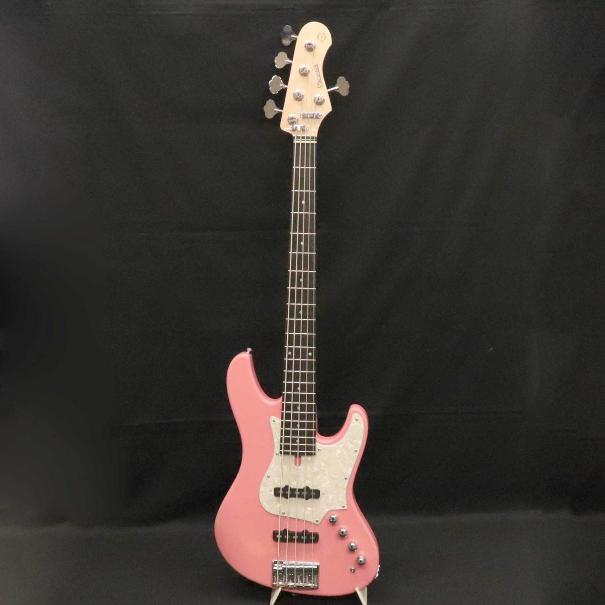 限定モデルの徳永ベース。デジマートで販売開始です‼️ 桜色の5弦