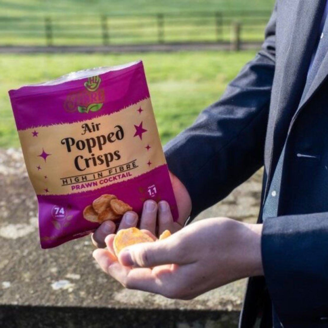 The perfect snack for school 🩷👩‍🎓👩‍🏫

#poppedcrisps #chickpea #food #prawncocktail #hifibre #pink