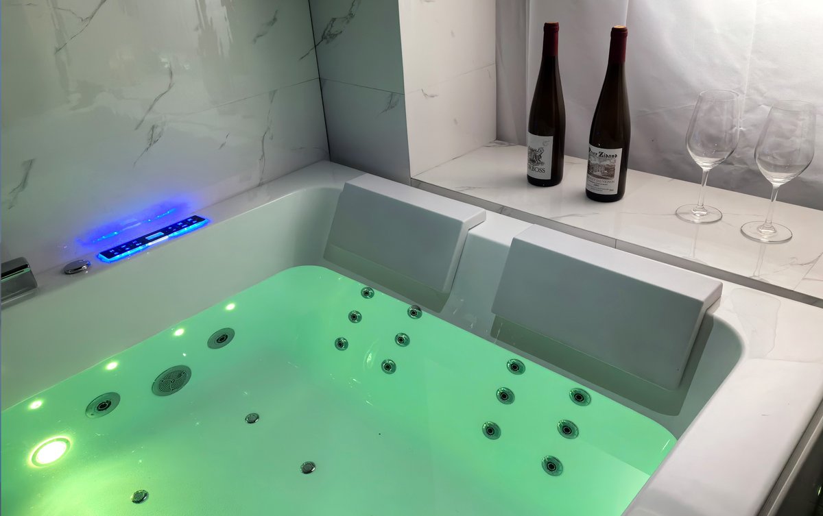 WebHidromasaje's tweet image. Si estás buscando una #bañera #hidromasaje #jacuzzi, en nuestra tienda online podrás encontrar tu modelo ideal según tamaño y prestaciones que necesites. Más info en bit.ly/2BEUDBB