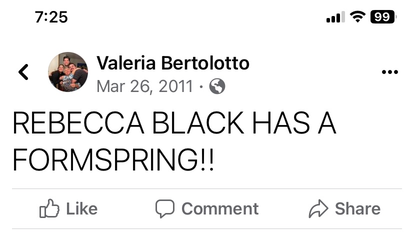 Valeriab97's tweet photo. This 2011 status from me just screams 2011 https://t.co/XWRuu5zpEC
