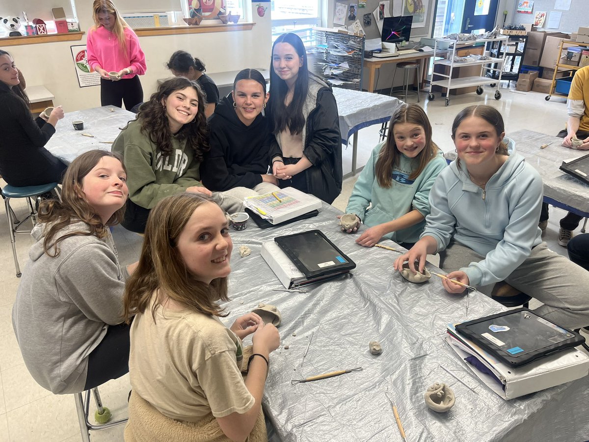 mrhsvpa's tweet photo. MRHS Advanced Ceramics students visited the middle school to assist 6th grade artists with a pottery project yesterday https://t.co/bP9NNw0kjU