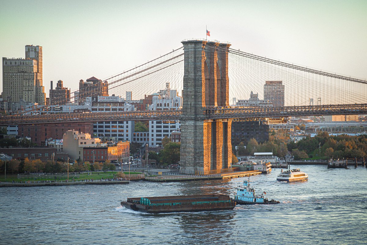 GM New York ☕️ 
From #Brooklyn with #Love 📍
.
.
#nyc #newyork #brooklyn #land #dumbo #concretejungle #reels #instagram #manhattan #manhattanbridge #brooklynbridge #nycphotographer #canon #canonphotography #tuesday #tuesdayvibes #fyp