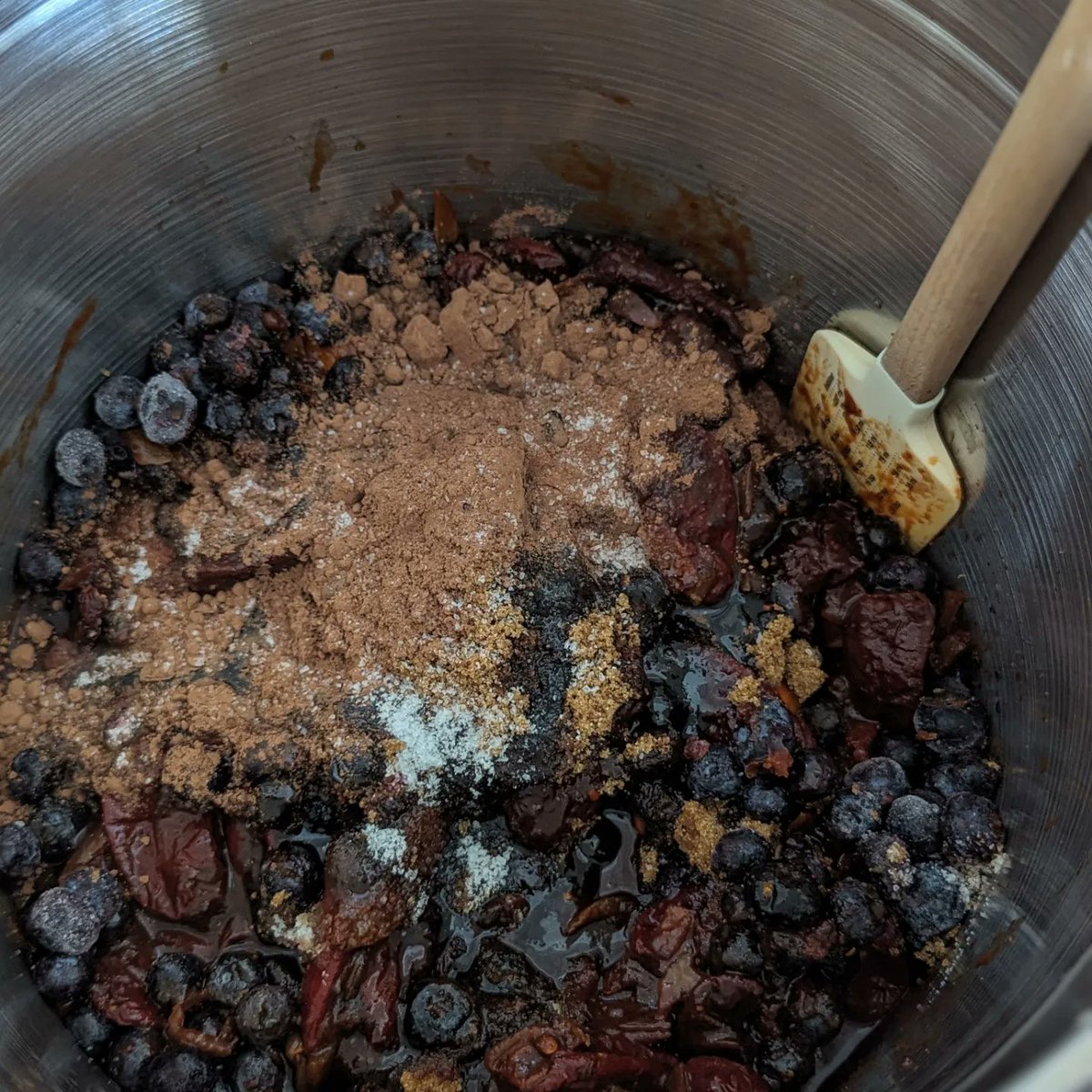 Spicylife212's tweet photo. Absolutely love making this hot sauce! #IYKYK #Chipotle #Blueberry #Spicylife212 #Spicylife #Spicy #homemade #hotsauce #slowcookedperfection https://t.co/RMSN8XKiYt
