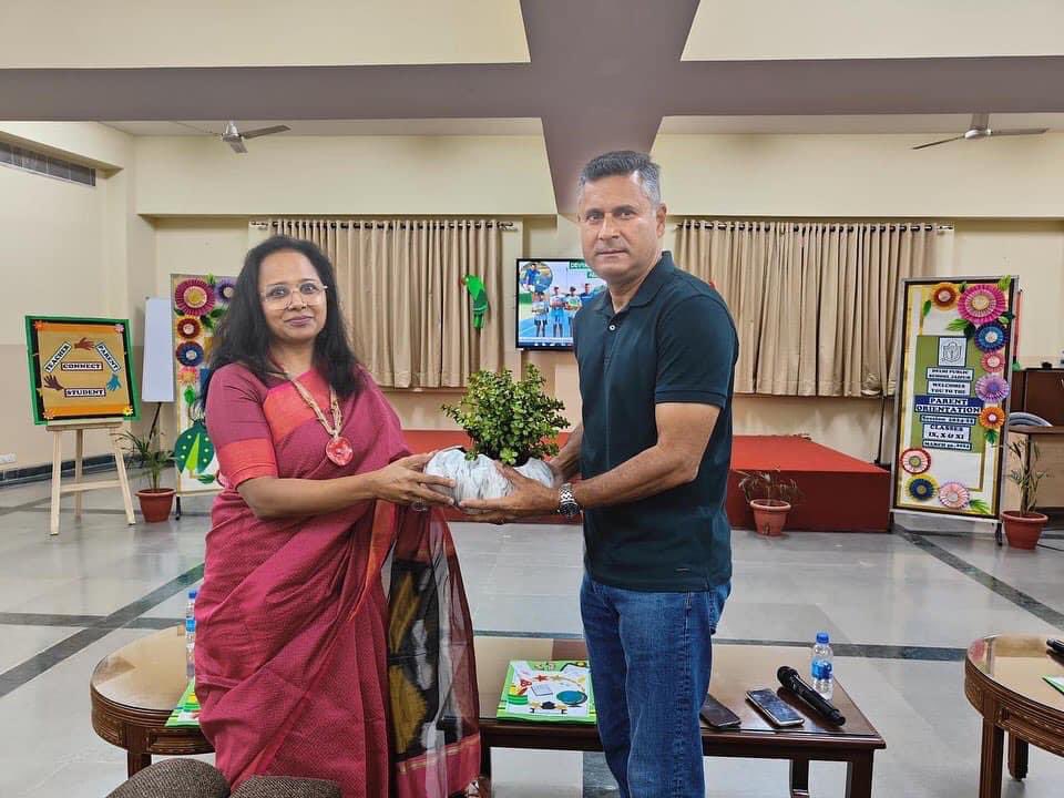 DPSJaipur's tweet photo. DPS Jaipur organized an orientation programme for the students moving from grade VIII to IX. Dr. Richa Prakash Ghosh, the Principal felicitated Mr. Zeeshan Ali, a revered National and Davis Cup Coach of India, who boasts a stellar career as a player and coach.
#dpsjaipur #djta https://t.co/lCjvxbXhfe