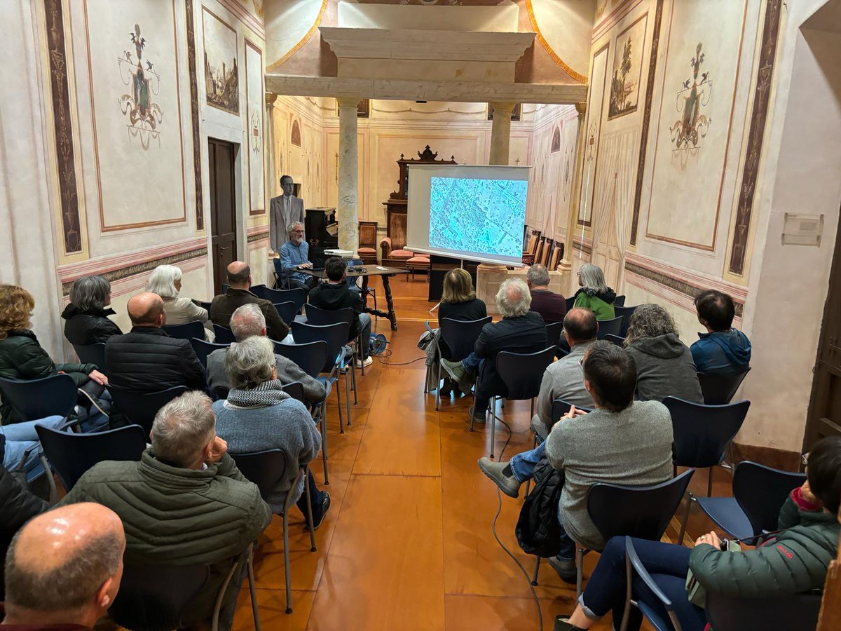 Molt profitosa xerrada de Mateu Vic a can Gelabert de Binissalem sobre sòl artificialitzat a Mallorca de 2015 a 2021. Un conjunt de dades i imatges impactants!