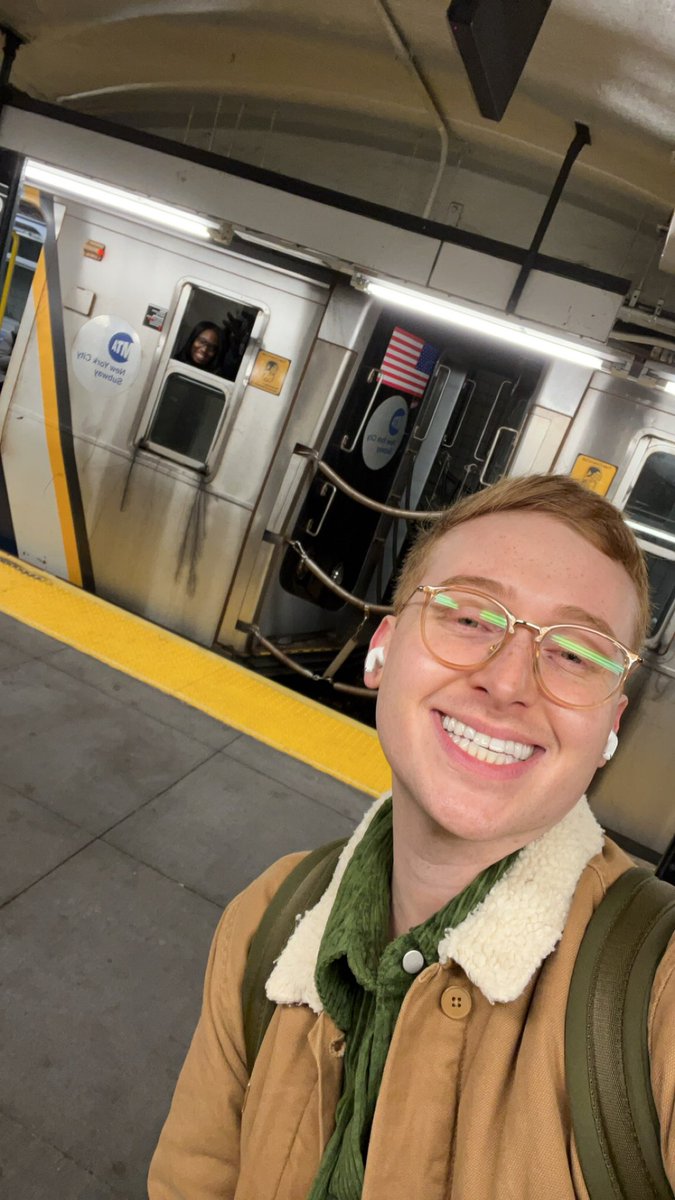 mediocrehomo's tweet photo. took a selfie and didn’t realize the conductor was in the background until i heard her say “do it over!” so here is our second take ❤️ (both serving if i do say so myself) https://t.co/m7mx3AYNX0
