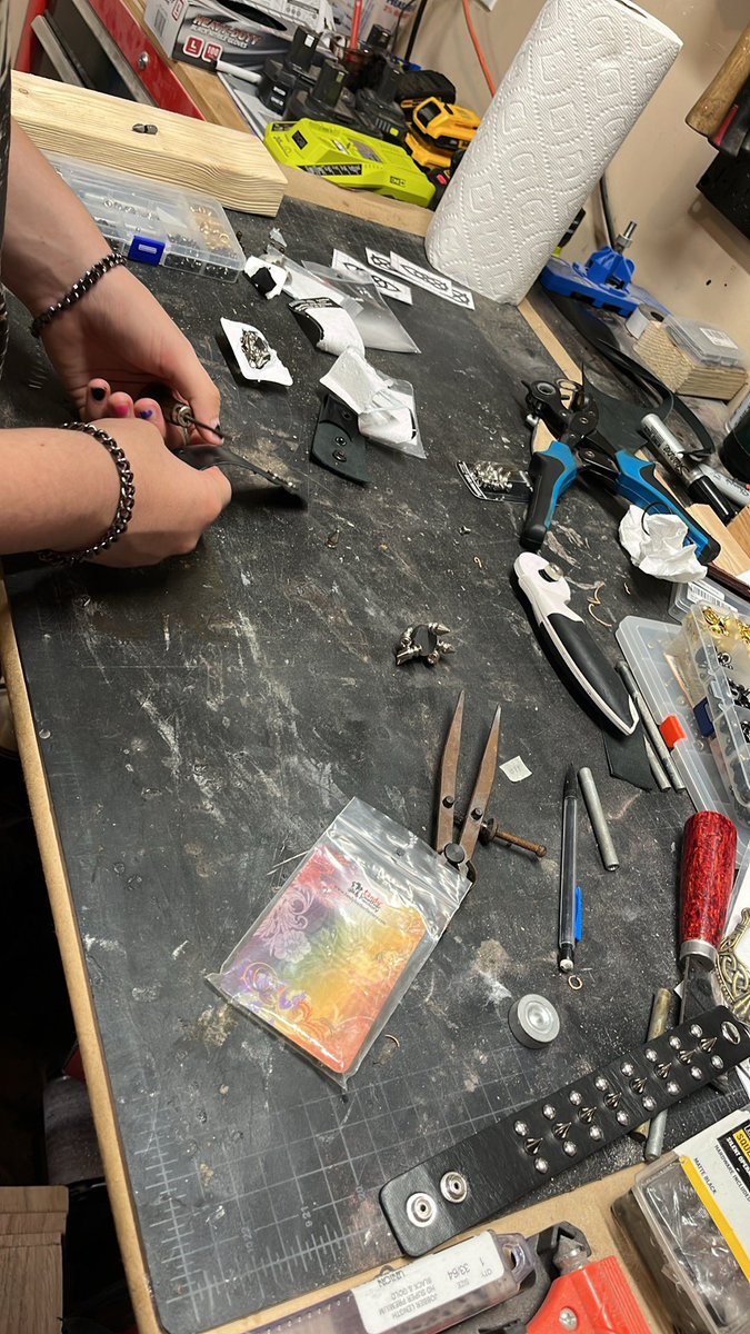 SpecterCosplay's tweet photo. Last weekend my little brother asked me to teach him how to make a basic leather bracelet, honestly the kid impresses me with how quickly he picks things up. Also I printed a Frog. https://t.co/hFtb1bY7gH
