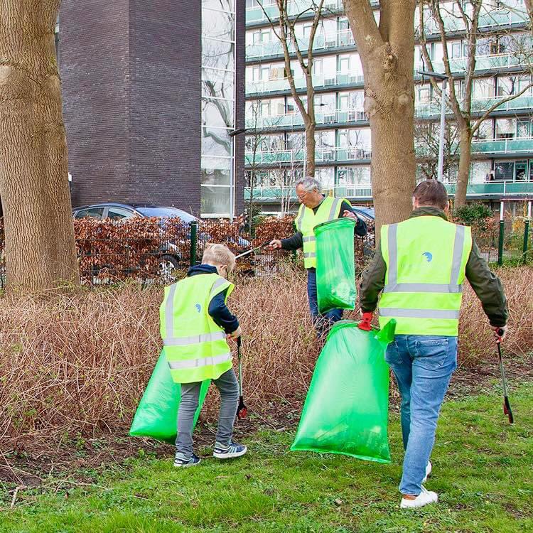 Afgelopen zaterdag was de fractie actief bij de landelijke opschoondag om zwerfvuil te verwijderen. Ook waren de fracties van <a href="/gb_hia/">Gemeente Belangen</a> en <a href="/HiaEva/">EVA_HIA</a> actief in de weer met het opruimen van zwerfafval. Ambacht is weer een stukje schoner.