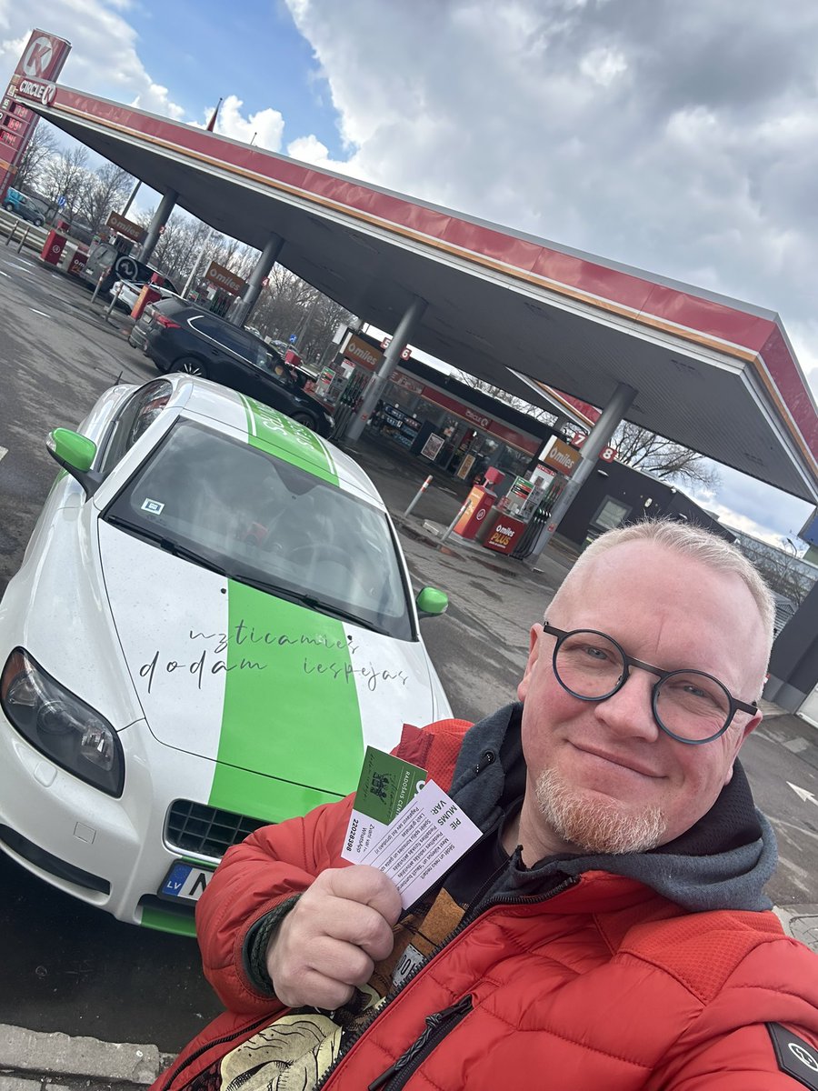 Jaunieši, kuri ir nonākuši grūtībās, mēdz uzturēties degvielas uzpildes stacījās. Nereti tās izmanto arī kā vietu, kur pasnaust un nomazgāties. Jau vairāki jaunieši pie mums ir nonākuši pateicoties <a href="/CircleKLatvija/">Circle K Latvija</a> DUS darbiniekiem. Man radās doma, ka būtu vērtīgi, ja DUS