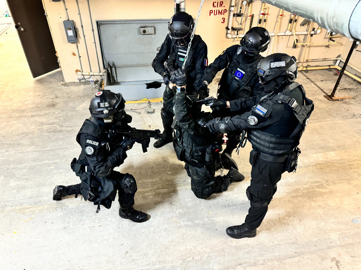 Looks like we caught us a jackal! w/<a href="/SWAT_Studios23/">SWAT_Studios</a>, <a href="/TacticalJackal/">TacticalJackal</a>, <a href="/Zaff741/">Zaff</a>