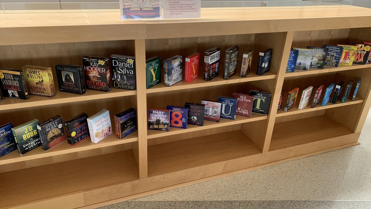 germannalibrary's tweet photo. The Germanna Libraries have opened up a Free Library in the Fredericksburg Area Campus library! It's on the 2nd floor near the service desk. Students, faculty, and staff can take up to 3 free items per month for their enjoyment. #germannalibraries https://t.co/WBK5e3dzzs