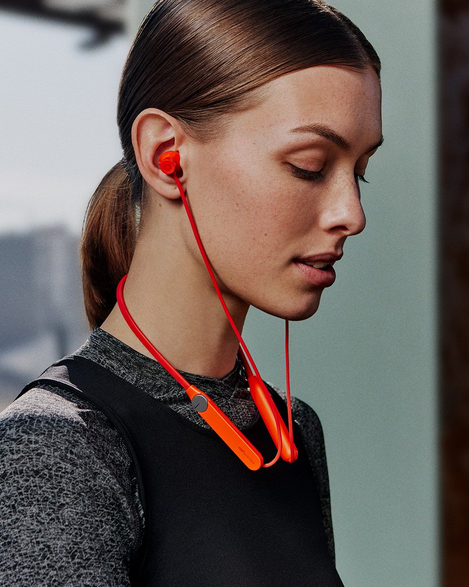 Cut Through Clutter.
Neckband Pro comes with 5 HD mics with Clear Voice Technology.
