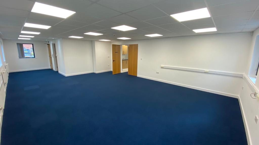 BurleyBrowne's tweet image. Modern Ground Floor Office Suite - Letting Completes!  Located on the popular and modern courtyard development of Burntwood Business Park, Unit 3 Blake Court provides ground floor open plan accommodation of 1,193 sq ft.  #GasCH #PerimeterTrunking #Kitchenfacilities #CarParking