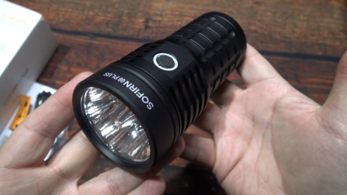 CharlesBridgTec's tweet image. Here is the Sofirn Q8 Plus flashlight kit. This is sporting the six XHP50B LEDs for impressive flood beam performance. Rugged construction. This also powered by the three included 21700 cells. 16,000 lumens! Enjoy!

#SOFIRN #Q8Plus #FlashlightReviews #EDC

youtu.be/m8syhRtFnVg