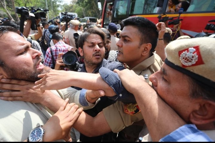 Indian Council Of Press (@indiancouncilo3) on Twitter photo <a href="/PMOIndia/">PMO India</a>
<a href="/rashtrapatibhvn/">President of India</a>
<a href="/HMOIndia/">рдЧреГрд╣рдордВрддреНрд░реА рдХрд╛рд░реНрдпрд╛рд▓рдп, HMO India</a>
<a href="/PressCouncil_IN/">Press Council of India</a>
<a href="/DelhiPolice/">Delhi Police</a>
<a href="/CPDelhi/">CP Delhi #DilKiPolice</a>
<a href="/LtGovDelhi/">LG Delhi</a>
рджрд┐рд▓реНрд▓реА рдкреБрд▓рд┐рд╕ рдиреЗ рдХрд┐рдпрд╛ рдЪреМрдереЗ рд╕реНрддрдВрдн рдкрд░ рд╣рдорд▓рд╛...?
рджрд┐рд▓реНрд▓реА рдкреБрд▓рд┐рд╕ рдХрд╛ рджреЛрд╣рд░рд╛ рдЪрд░рд┐рддреНрд░...
рдкрддреНрд░рдХрд╛рд░ рдХрд╛ рдЧрд▓рд╛ рдкрдХрдбрд╝рдирд╛ рдмреЗрд╣рдж рдирд┐рдВрджрдиреАрдп рд╣реИ!
рдХреНрдпрд╛ рдЗрд╕ рдЕрдлрд╕рд░ рдХреЛ рднреА рдордиреЛрдЬ рддреЛрдорд░ рдХреА рддрд░рд╣ рдирд┐рд▓рдВрдмрд┐рдд рдХрд┐рдпрд╛ рдЬрд╛рдПрдЧрд╛...?? <a href="/PMOIndia/">PMO India</a>
<a href="/rashtrapatibhvn/">President of India</a>
<a href="/HMOIndia/">рдЧреГрд╣рдордВрддреНрд░реА рдХрд╛рд░реНрдпрд╛рд▓рдп, HMO India</a>
<a href="/PressCouncil_IN/">Press Council of India</a>
<a href="/DelhiPolice/">Delhi Police</a>
<a href="/CPDelhi/">CP Delhi #DilKiPolice</a>
<a href="/LtGovDelhi/">LG Delhi</a>
рджрд┐рд▓реНрд▓реА рдкреБрд▓рд┐рд╕ рдиреЗ рдХрд┐рдпрд╛ рдЪреМрдереЗ рд╕реНрддрдВрдн рдкрд░ рд╣рдорд▓рд╛...?
рджрд┐рд▓реНрд▓реА рдкреБрд▓рд┐рд╕ рдХрд╛ рджреЛрд╣рд░рд╛ рдЪрд░рд┐рддреНрд░...
рдкрддреНрд░рдХрд╛рд░ рдХрд╛ рдЧрд▓рд╛ рдкрдХрдбрд╝рдирд╛ рдмреЗрд╣рдж рдирд┐рдВрджрдиреАрдп рд╣реИ!
рдХреНрдпрд╛ рдЗрд╕ рдЕрдлрд╕рд░ рдХреЛ рднреА рдордиреЛрдЬ рддреЛрдорд░ рдХреА рддрд░рд╣ рдирд┐рд▓рдВрдмрд┐рдд рдХрд┐рдпрд╛ рдЬрд╛рдПрдЧрд╛...??