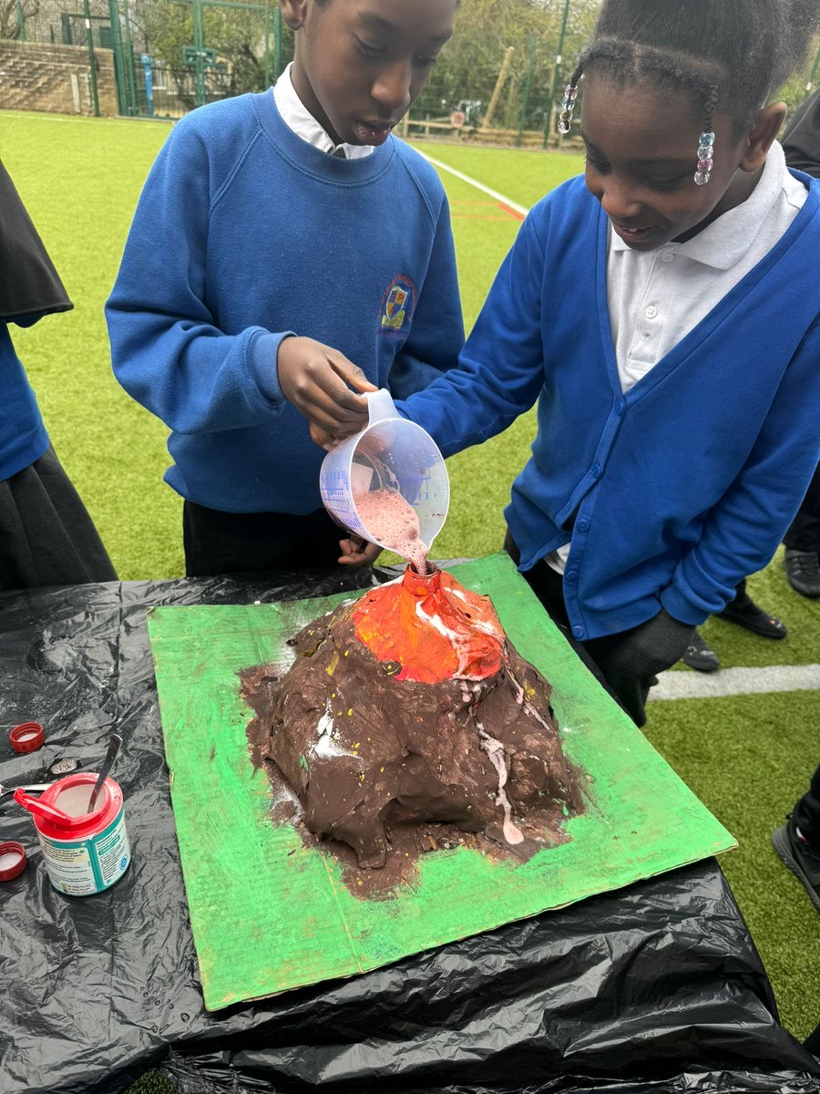 Year 5 made their own volcanoes in their Geography lesson and got to make it erupt too!! 🌋 Boom! @AETAcademies @CNicholson_Edu @chrisdysonHT @FevershamSchool @Claire_Heald #volcanoes #erupt #geography