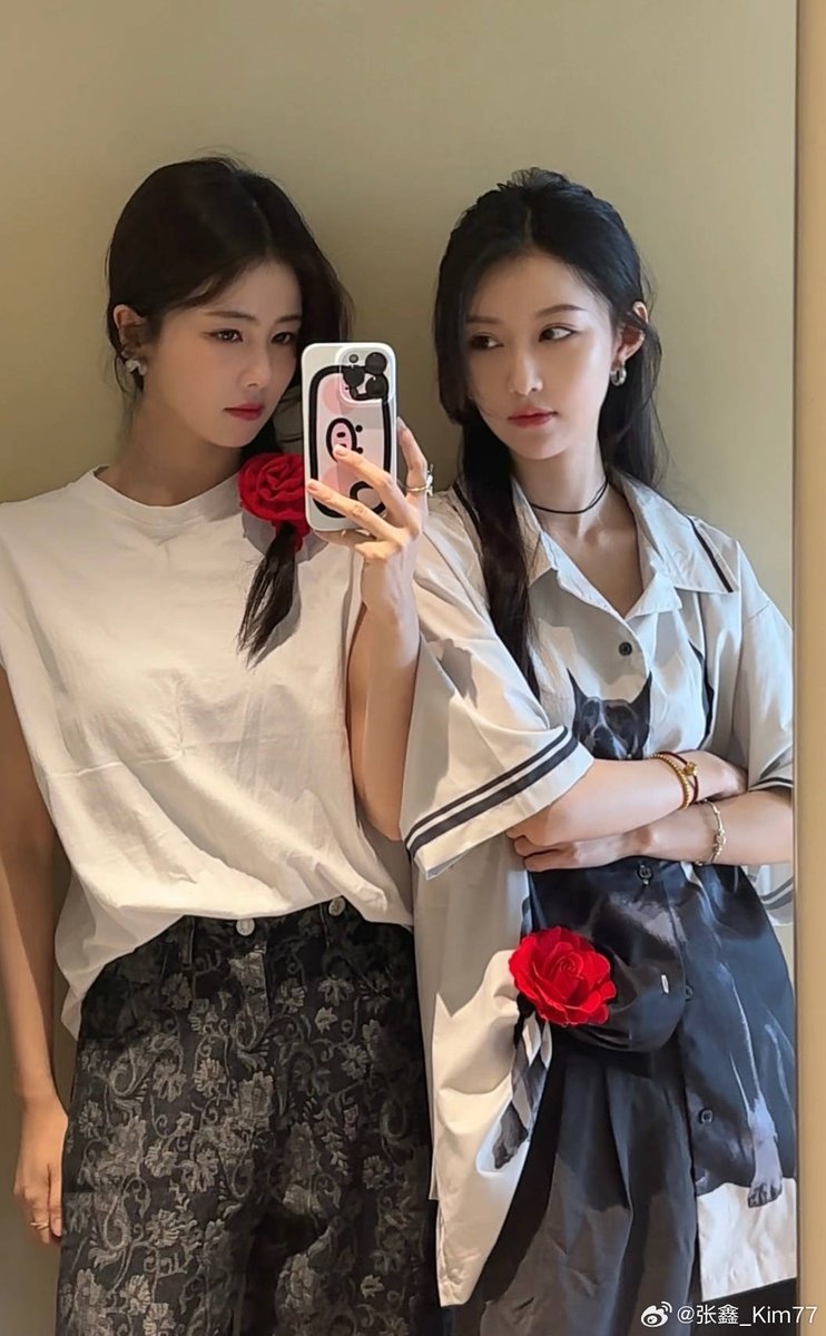 dablcpnk2's tweet photo. 240326 - 张鑫_Kim77 Weibo

#ZhangXin shares pics with #BaiLu and hhd from their recent Dali vacation

#白鹿 https://t.co/8M9AxLtU1u