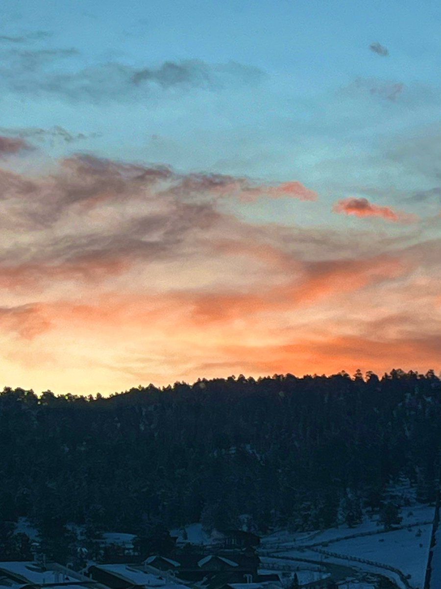 Tuesday’s sunrise climbing .. 
Sending 🏔️🩵