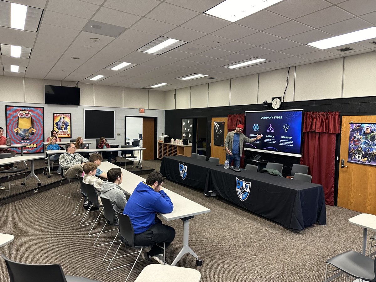 Saltsburg Alumni Joseph Dilascio, Lead Designer and Product Manager at PNC Bank, spoke to our cybersecurity students and shared insights into the dynamic world of cybersecurity and technology. His expertise shed light on various job roles within the industry! 🔒 💻