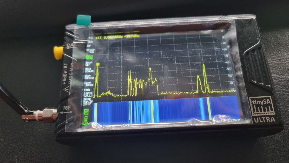 PE1RDP's tweet image. Just received the #TinySA ultra #spectrum #analyzer. 
First movie is 2.4GHz #WiFi 
Channel 8 is leading and building by peak hold. Spur is off. 

#hamradio #hamr #AmateurRadio #antenna #RF #wireless #2GHz #measure #equipment