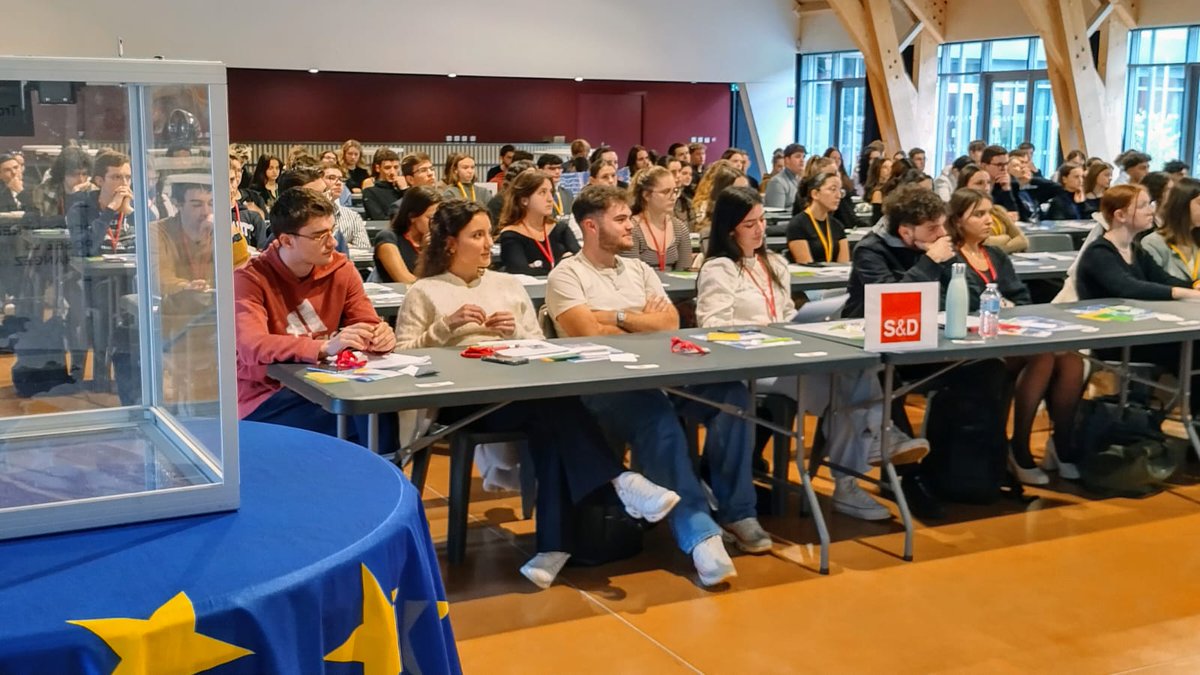 Maison de l'🇪🇺 en Bourgogne-Franche-Comté (@europebfc) on Twitter photo #Tournus accueille sa première Simulation du Parlement européen <a href="/Europarl_FR/">Parlement européen en France</a> ! 📣🇪🇺
99 jeunes des lycées Lamartine de Mâcon, Vincenot de Louhans, Parriat de Montceau et Wittmer de Charolles sont réunis dans la salle Les Arcades mise à dispo par la mairie @bertrand_veau #Tournus accueille sa première Simulation du Parlement européen <a href="/Europarl_FR/">Parlement européen en France</a> ! 📣🇪🇺
99 jeunes des lycées Lamartine de Mâcon, Vincenot de Louhans, Parriat de Montceau et Wittmer de Charolles sont réunis dans la salle Les Arcades mise à dispo par la mairie @bertrand_veau