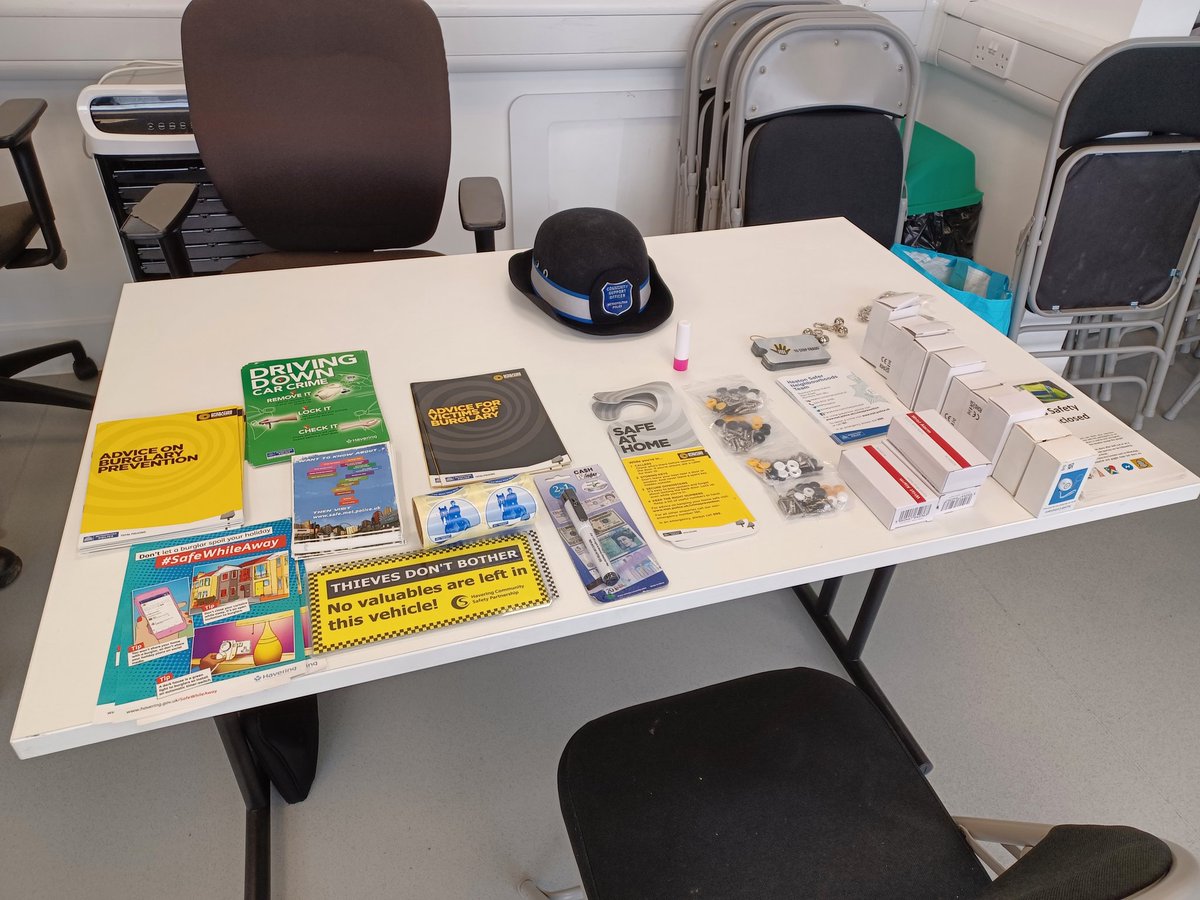 Heaton SNT are down at The Hub, above Farnham Road Library, today until 2pm. We are here to offer crime prevention advice along with women's safety advice. #VAWG #communitypolicing