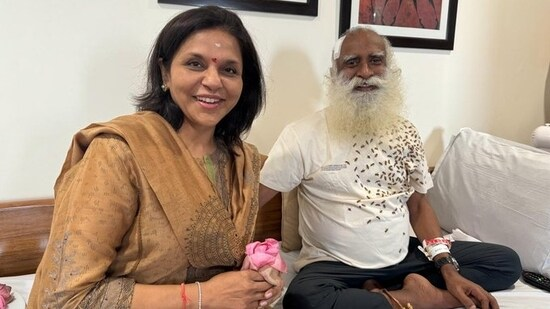 htTweets's tweet photo. #Sadhguru ‘in good spirit’: #ApolloGroup's Sangita Reddy visits spiritual leader in hospital

https://t.co/eJDfQm1gtE https://t.co/n2algiQNr4