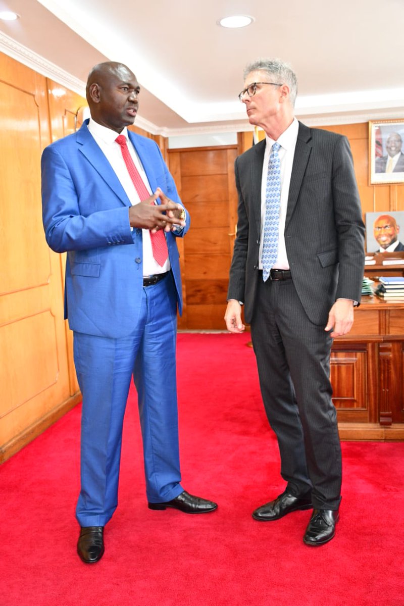 Received a courtesy visit from Timothy Trenkle, the Political Counsellor at the Embassy of  USA in Kenya, and Daniel Wright, the Regional Counterterrorism Coordinator, in my office .

Discussed areas of collaboration and partnership on immigration matters and refugee affairs.