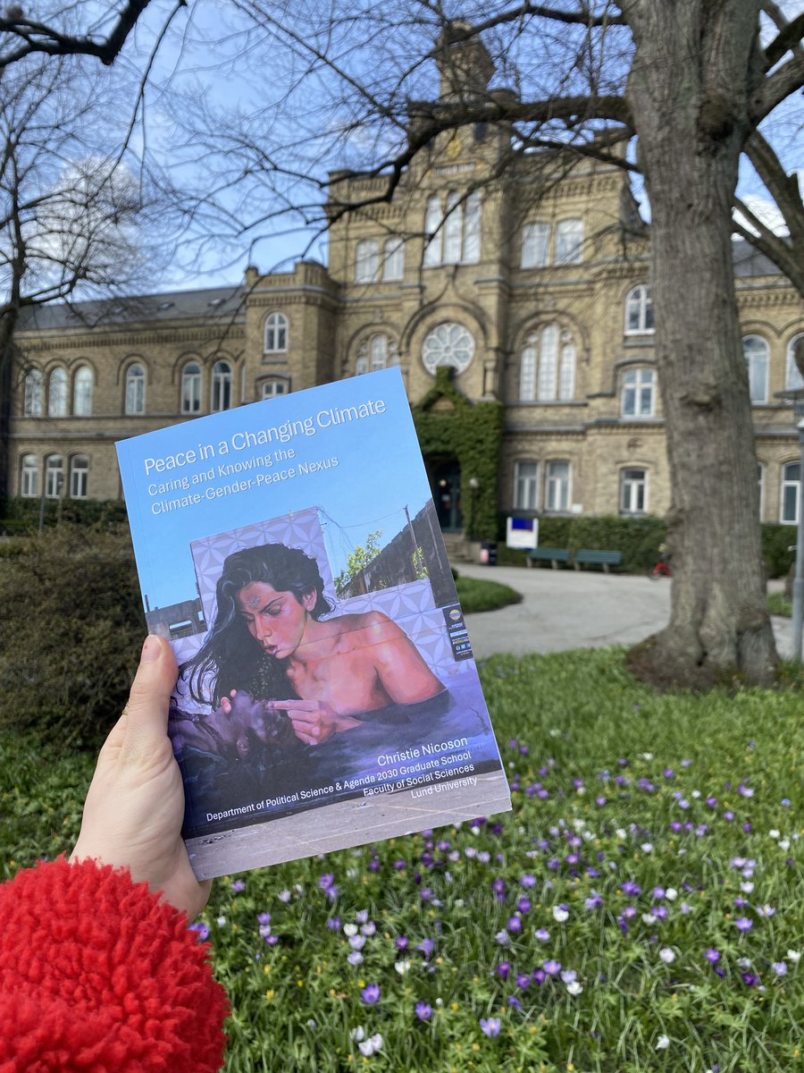 Today I submitted my thesis at @lunduniversity! Available online now and at the public defence, April 26. Thanks, @fzelli and @KarinAggestam for your guidance all these years, and Colectivo Moriviví for the beautiful cover art! @pol_LU @Agenda2030_LU 🌸 portal.research.lu.se/en/publication…