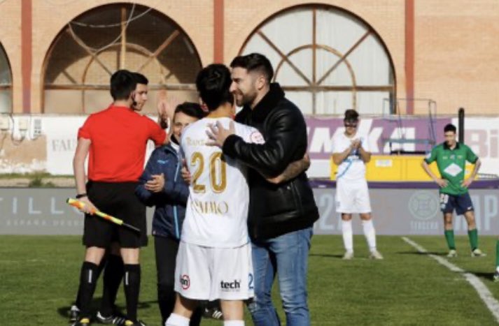 ⚽️ El pasado  Domingo Antes del comienzo del partido, se hizo entrega de una camiseta firmada por el equipo a <a href="/manjonisaac/">ISAAC MANJÓN</a> por su despedida tras 3 temporadas (realizando el saque de honor) que se convirtió en aplausos de homenaje. 
¡ Hiciste Historia en el CD. Arnedo !,¡Gracias !