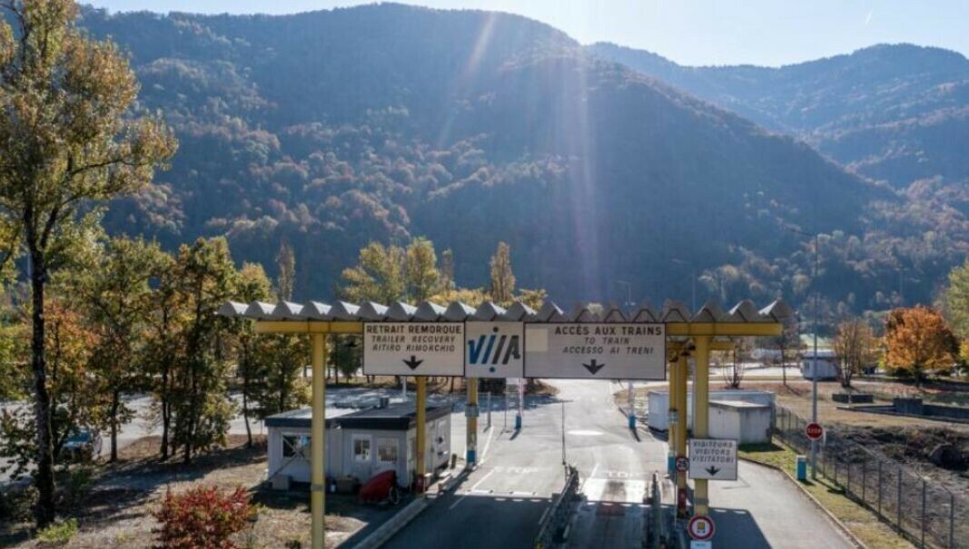 icipaysdesavoie's tweet image. Éboulement en Maurienne : la plateforme d'Aiton au chômage technique, les entreprises de fret en grandes difficultés
➡️ l.francebleu.fr/eSov