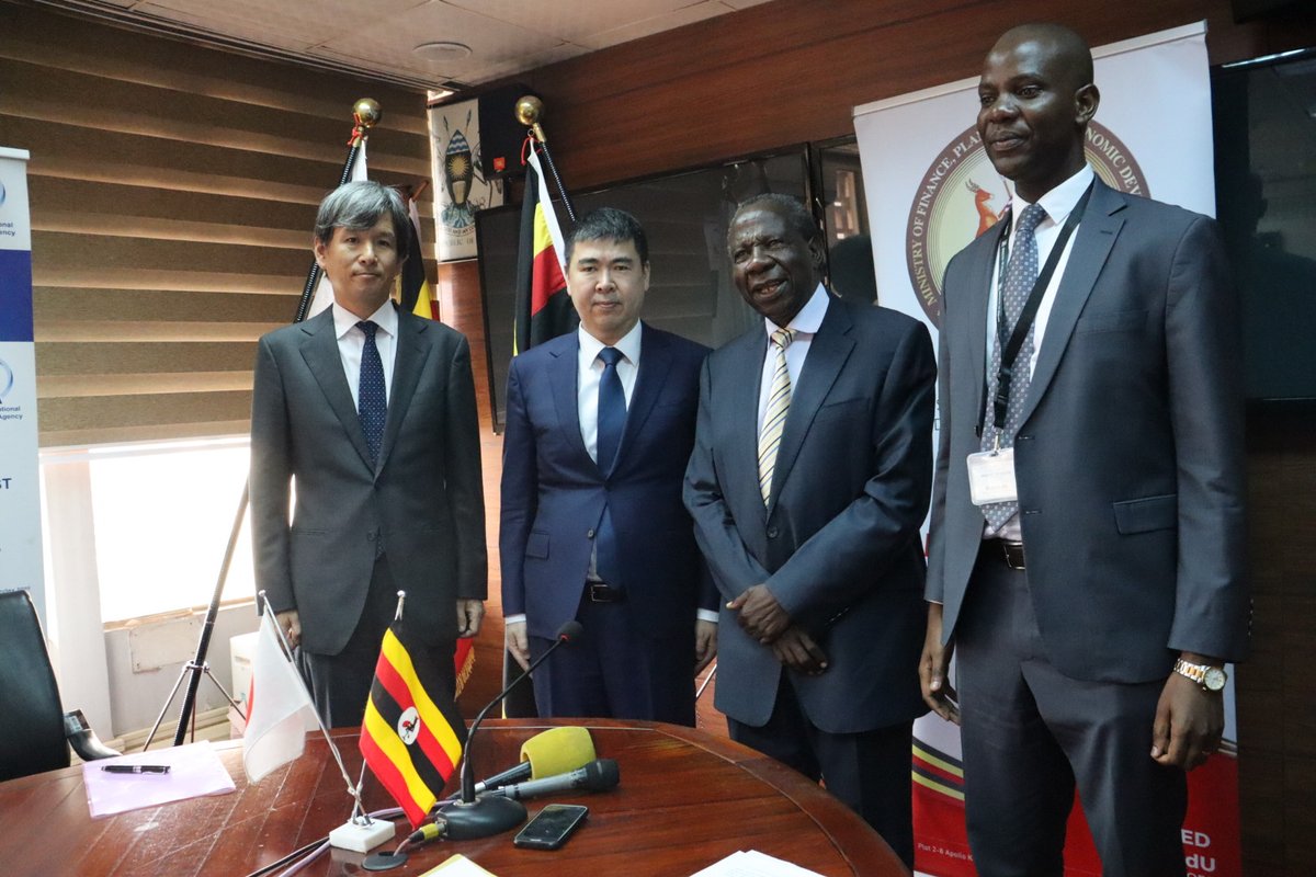 On 26 Mar, Dep. Amb. Yoshimura signed the Exchange of Notes for 'Improvement of Medical Equipment at Regional Referral Hospitals' with Hon. Kasaija. The project budget is approx. USD 6.8m, Through JICA, the project is implemeted in Soroti and Jinja Regional Referral Hospitals🏥🤝