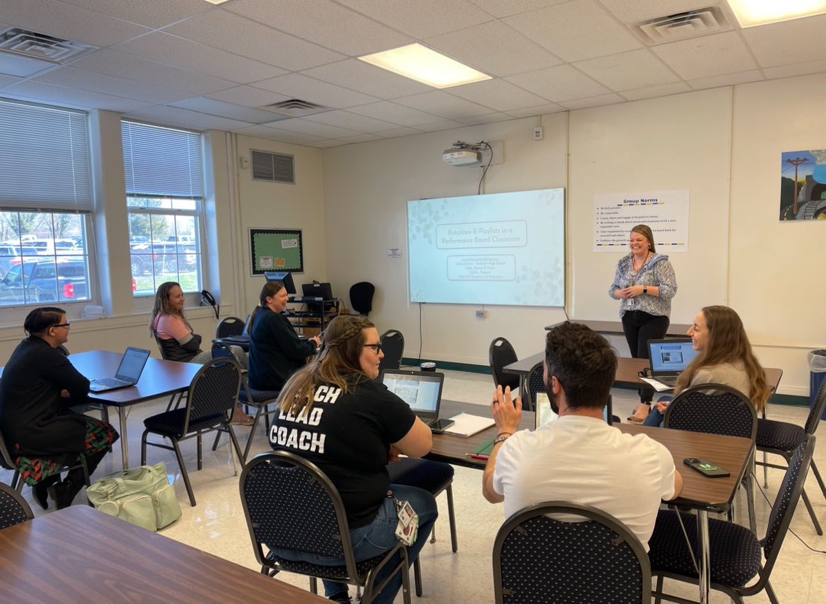 Jackie Grimm, VPA teacher from Oakdale High School, shared her use of blended rotations and playlists in her performance based classes. @MusicalMrsGfcps