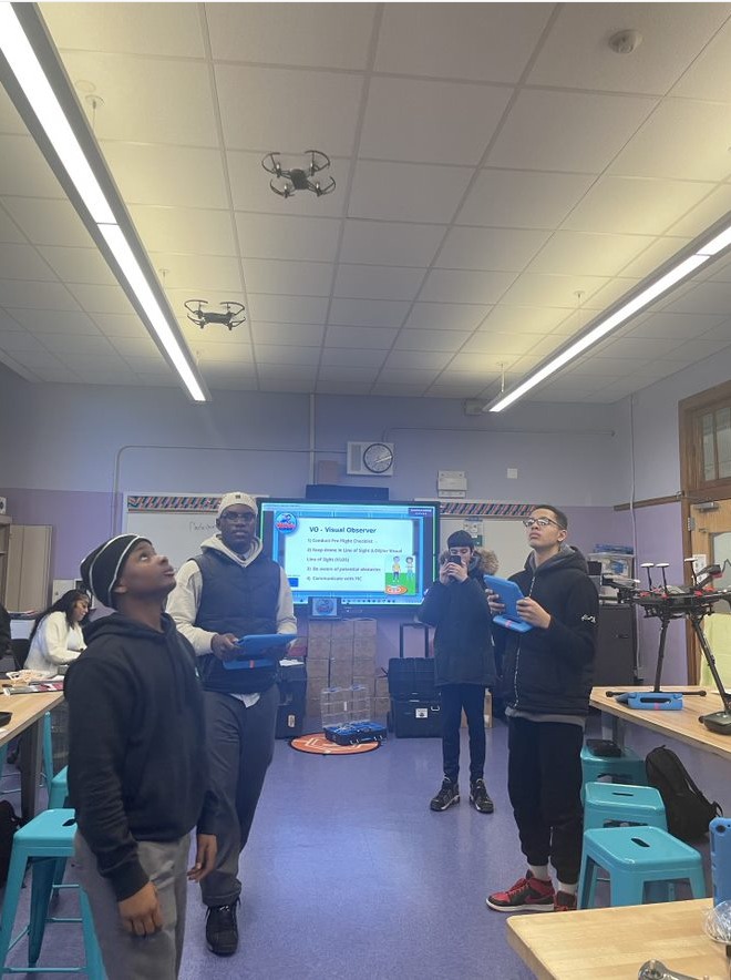 HARTs_HS's tweet photo. TB to Stem in the South Lab Site - Drone Certification Program at HART HS - DAY 1! 👏🏾😄💙 #drones #droneprogram #science #technology #lab https://t.co/GjJQhwOaMZ