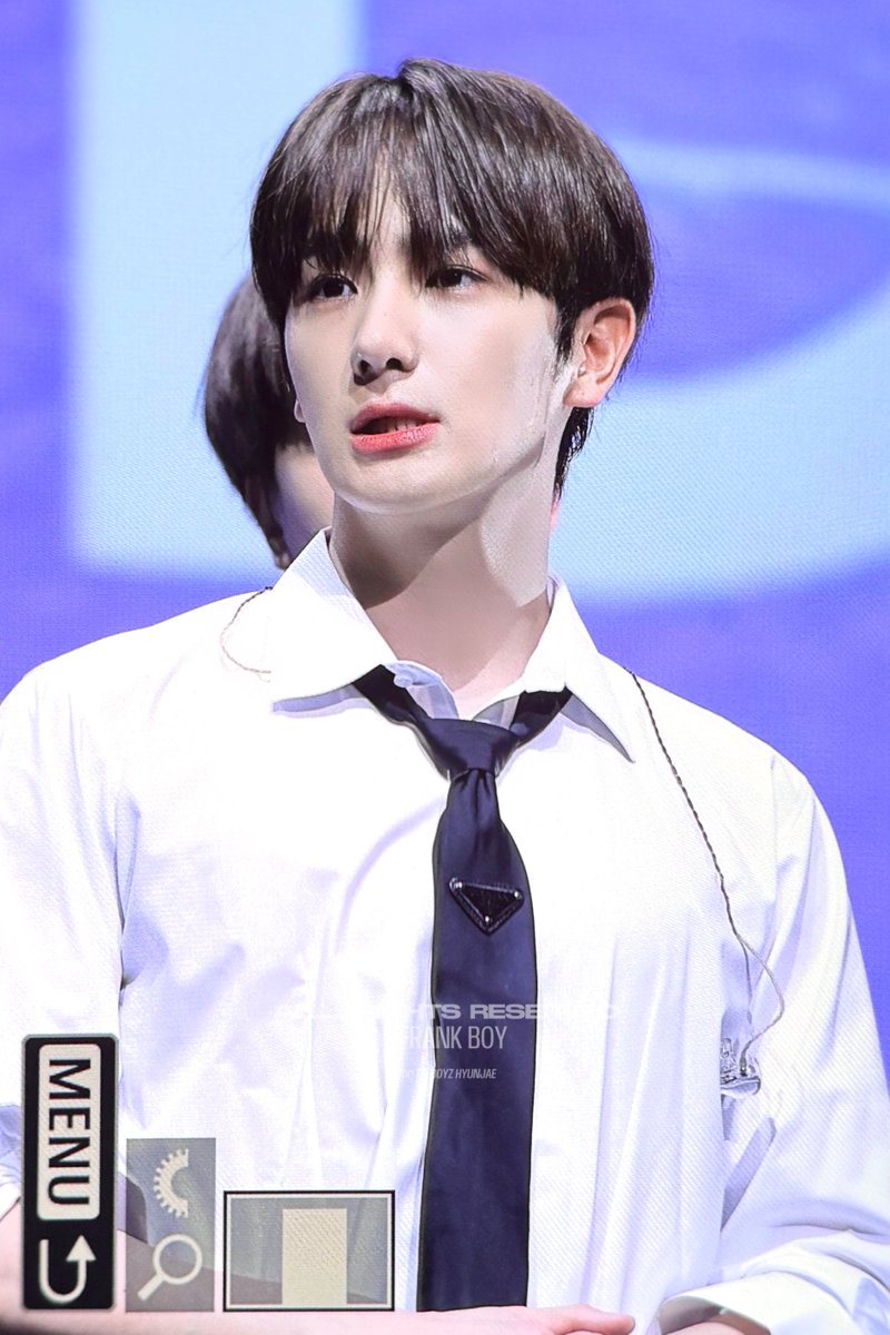 230326 수트횬🤩🤩
#더보이즈 #THEBOYZ #현재 #HYUNJAE #이재현