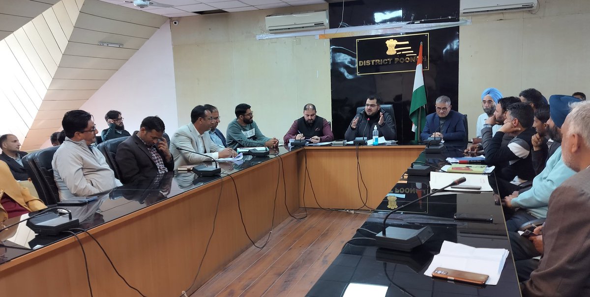 Training of Zonal and Sectoral Magistrates for Lok Sabha Elections 2024 conducted in Poonch. District Election Officer @yasinc_ias calls for robust preparation for the smooth conduct of Elections. @diprjk
