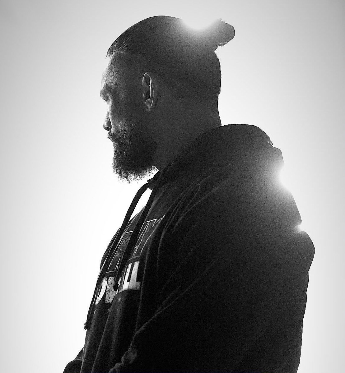 25_Saurav's tweet image. This photo of Roman is quite impressive!!!
The cameraman never disappoints us when it comes to Roman
reigns ☝🏻😏

#RomanReigns 
#LevelsAbove