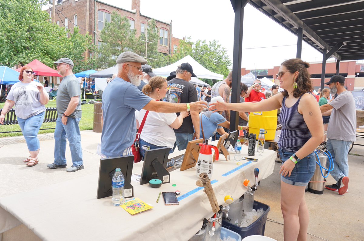 Time to sign up for Ales West! Looking for homebrewers, pro brewers, &amp; food trucks.
The outdoor beer fest will be on Saturday, 6/01, in St. Joseph. Attendance is expected to be over 1000.
• Brewers sign up here: docs.google.com/.../1FAIpQLSdp…
• Food trucks email aleswest@aleswest.com