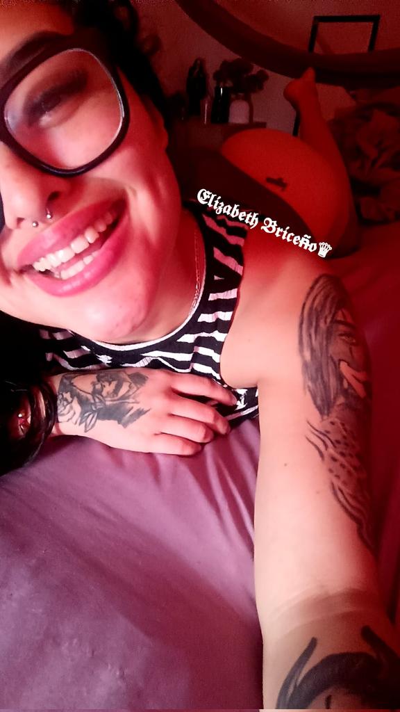 Elizabeth_bri05's tweet photo. Cuando un demonio sonríe desata el pecado de las tinieblas en la mirada de un ángel. Y a ella le encantaba sonreír.😈🪽 https://t.co/8FEEPem6K7