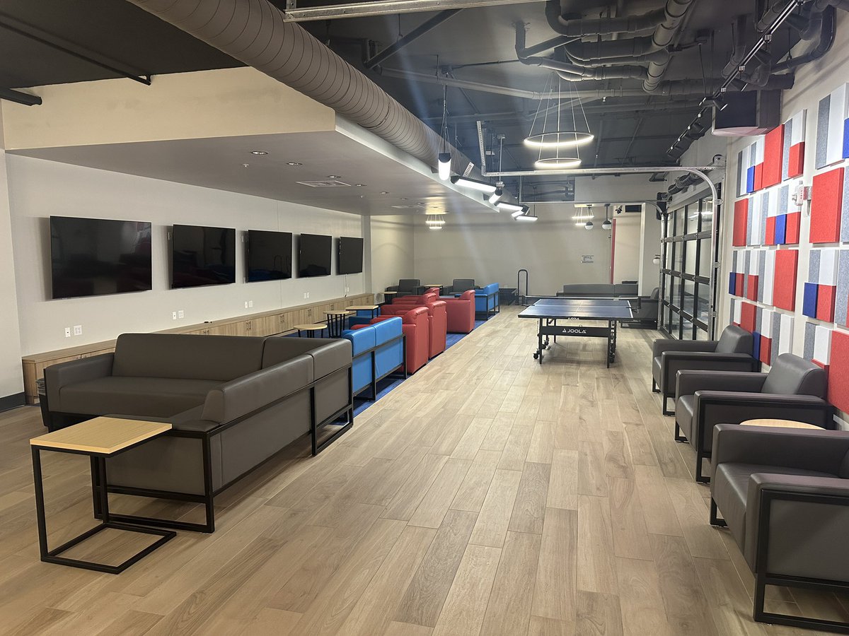 Why KCKCC!!
🔵 Brand new student housing
🔵 Great location
🔵 New Weight room
🔵 Gym Renovations
🔵 Great Locker room
🔵 Great Culture