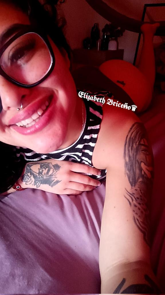 Elizabeth_bri05's tweet photo. Cuando un demonio sonríe desata el pecado de las tinieblas en la mirada de un ángel. Y a ella le encantaba sonreír.😈🪽 https://t.co/8FEEPem6K7
