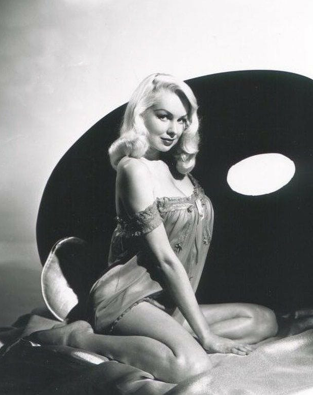 WAGongaware's tweet image. #HardChoices

Diana Dors or Joi Lansing?

UK 🇬🇧 v. US🇺🇸