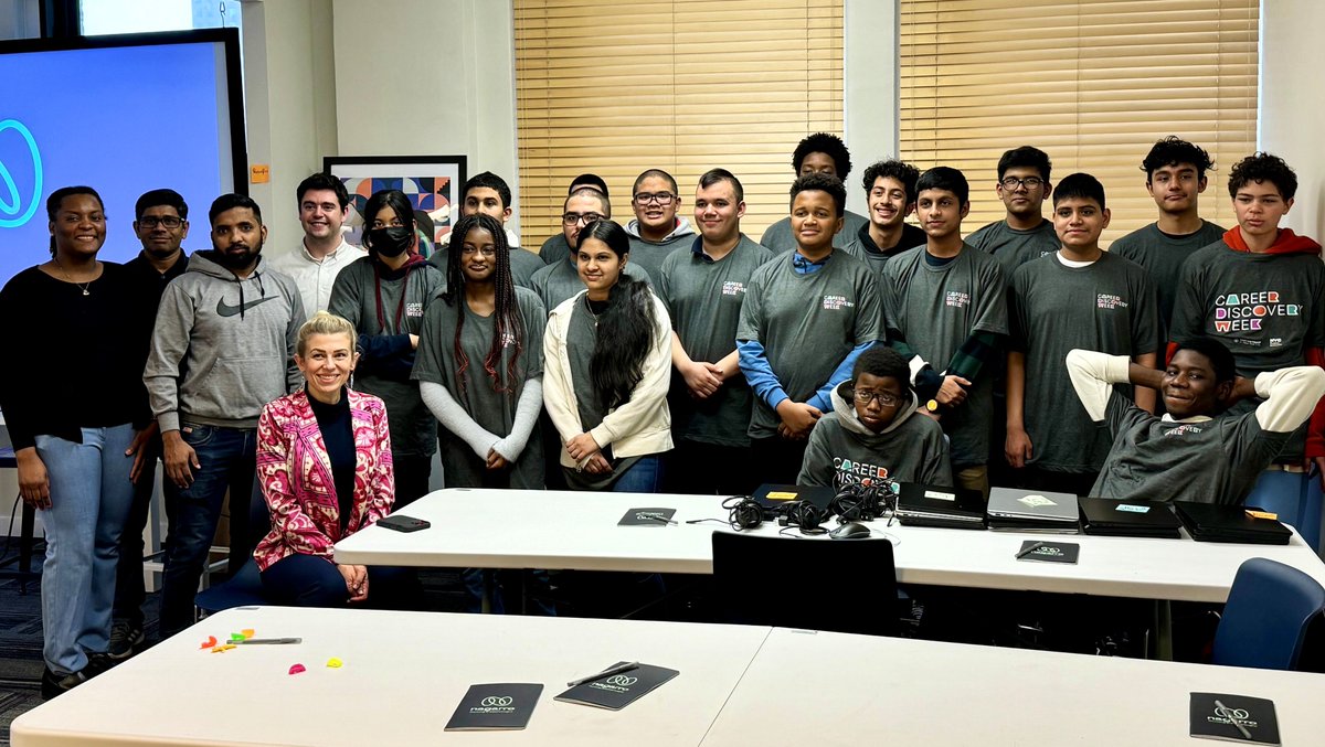 Nagarro joined NYC Public Schools' Career Discovery Week to support #FutureReadyNYC. Partnering with @NYCSchools, we hosted 21 DeWitt Clinton High School students at our NYC office. They explored diverse career paths through hands-on activities like crafting comic books using AI…