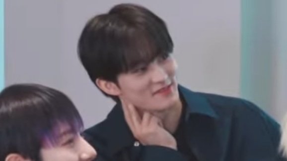 anythingforlmk's tweet image. Mark who always listens people carefully