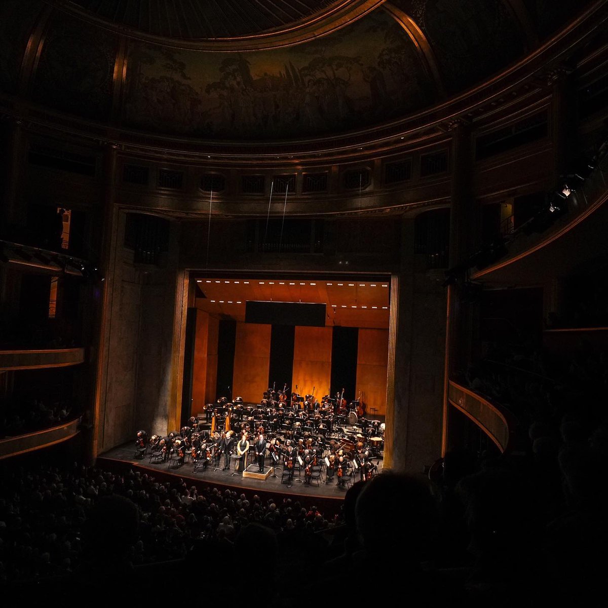 📷 Devant salle comble, @lessiecles de @fxrroth entre danses et larmes pour un programme Mahler / Rameau sur deux instrumentariums, avec Andrew Staples et Marie-Nicole Lemieux 👏 @Tez_Arts #AndrewStaples #MarieNicoleLemieux