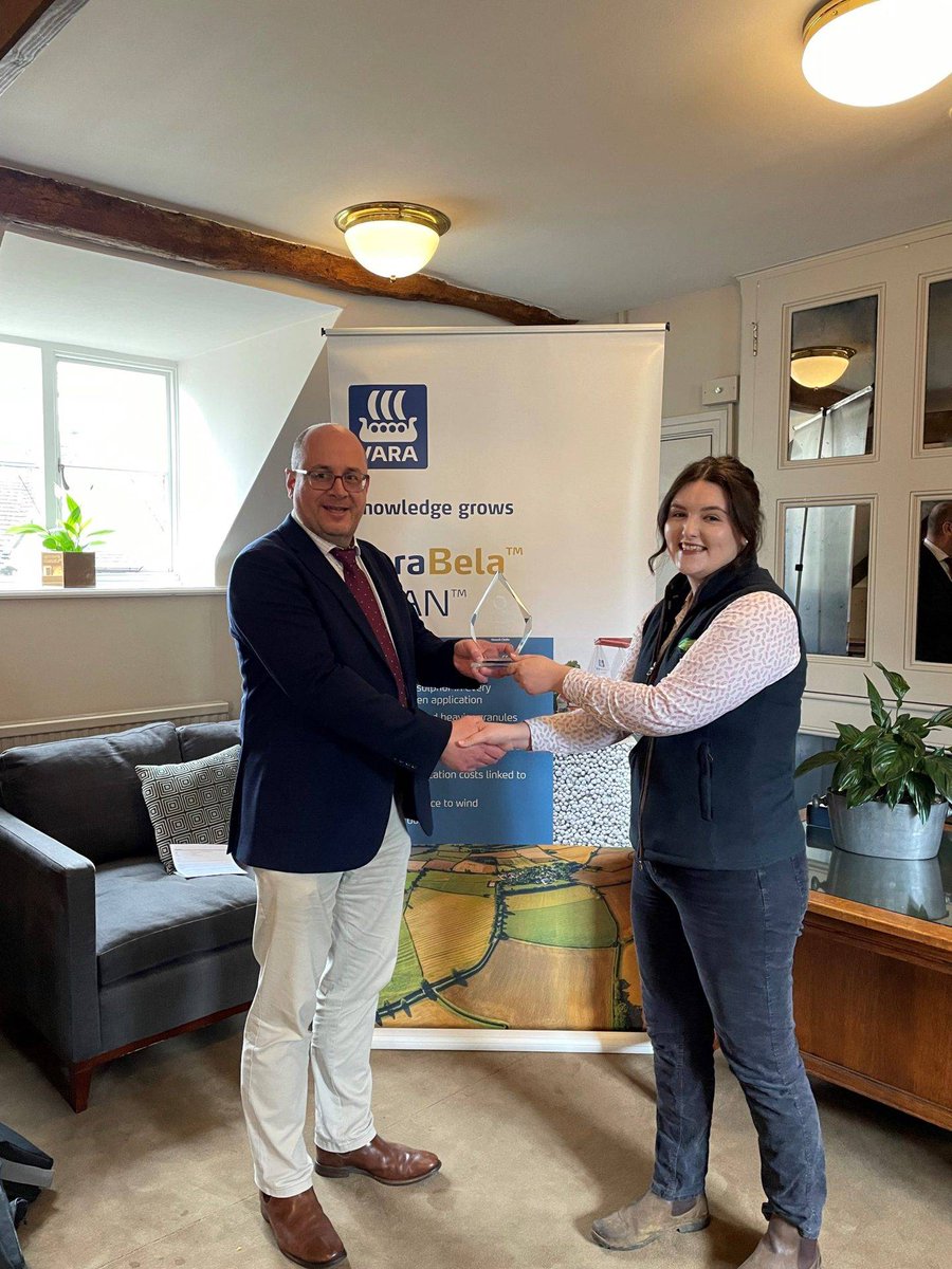 Hannah Clarke is the winner of this year’s Brian Chambers Award for achieving the highest mark in the #FACTS #nutrient management examination. The Award is sponsored by @Yara_UK. @Kingscrops @BASISRegLtd bit.ly/3IYcWSM