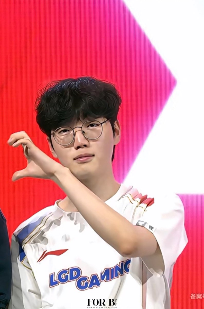 240326 LGD vs. RNG 승리 팬미팅 #Burdol #버돌 #卢泰允

오늘의 버돌네컷은 👍🏻와 함께🍄‍🟫