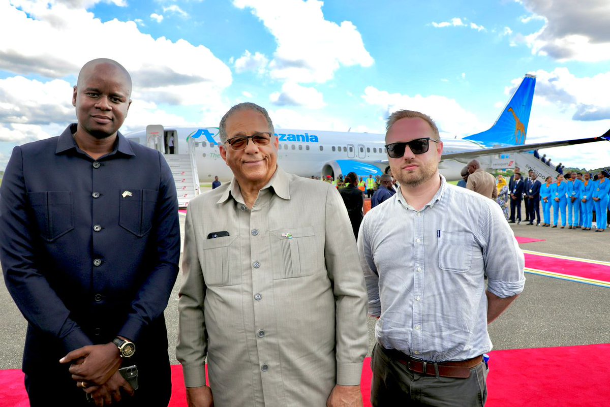 Proud to witness the arrival of the second @BoeingAirplanes here in Tanzania. With U.S. aviation technology and ingenuity put to work to transport passengers and cargo with Air Tanzania our nations’ economic growth will take off.